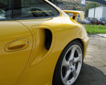 Photo prises d'air latérale Porsche 996 GT2 Jaune Vitesse 483 cv