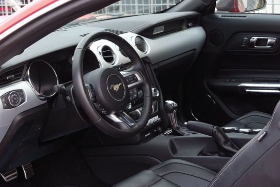 Achat Ford Mustang interieur cuir noir